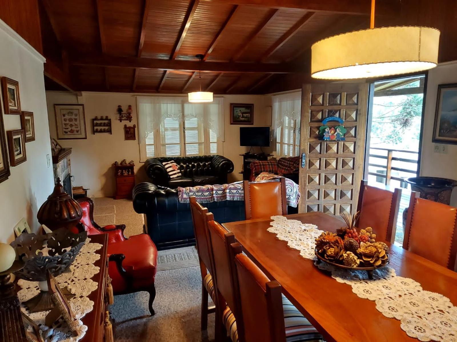 Casa Dos Pinheiros * Campos do Jordao